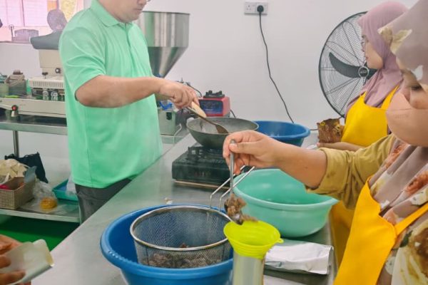 gambar_latihanindustripelajarKolejKomunitiSik_02
